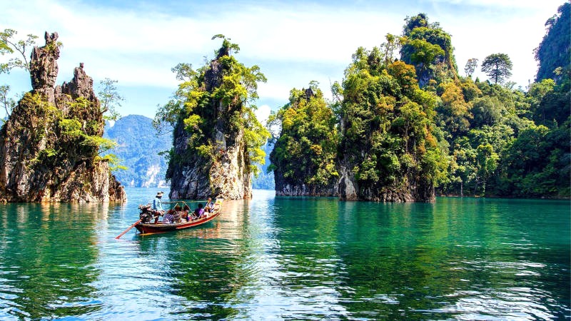 Surat Thani, tỉnh duyên hải miền Nam Thái Lan, giáp Vịnh Thái Lan.