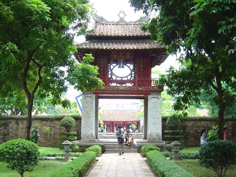 Văn Miếu - Quốc Tử Giám: Biểu tượng hiếu học (Ảnh: Wikipedia)