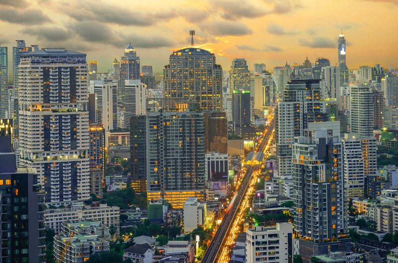 Sukhumvit: Năng động, hiện đại với vô số trung tâm mua sắm, nhà hàng, quán bar sang trọng. (Ảnh: Thailand-Property)