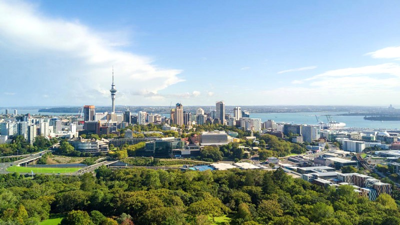 Auckland, thành phố hiện đại bậc nhất Đảo Bắc, sở hữu cơ sở hạ tầng phát triển.