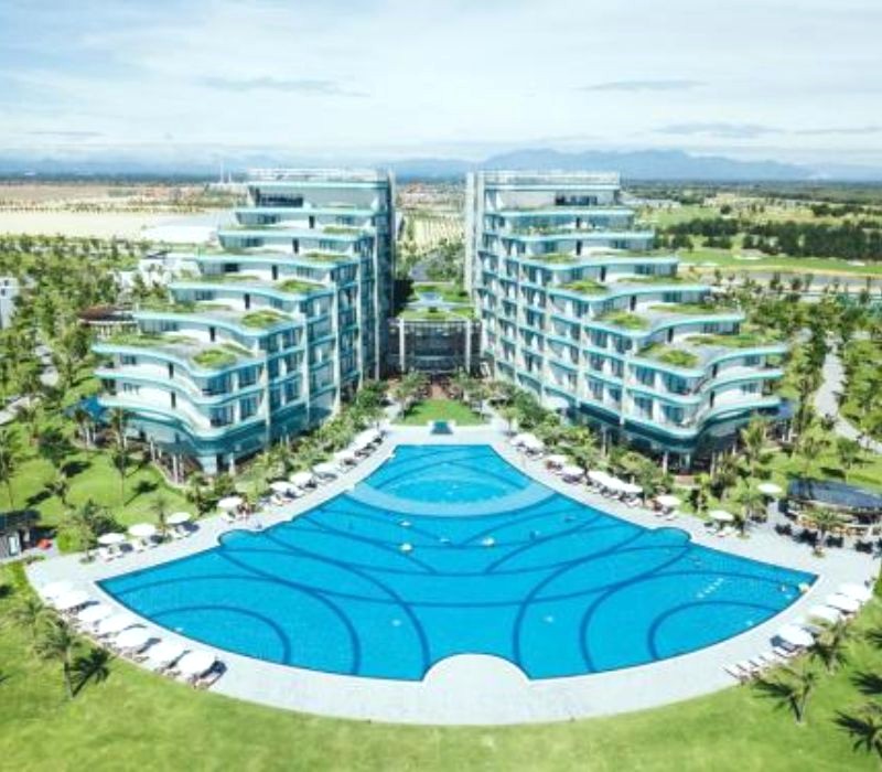 Vinpearl Golf Nam Hội An nằm trong khuôn viên Vinpearl Resort & Golf Nam Hội An.