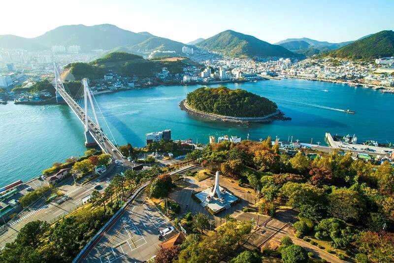 Yeosu: Bãi biển đẹp, công viên xanh mát, trung tâm thành phố sôi động với văn hóa và ẩm thực độc đáo. (Ảnh: silverseag)