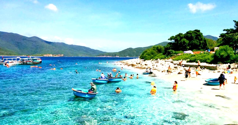 Nha Trang là điểm du lịch biển thu hút khách hàng đầu Việt Nam.