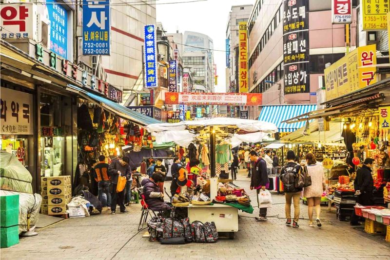 Chợ Namdaemun - điểm vui chơi lý tưởng buổi sáng.