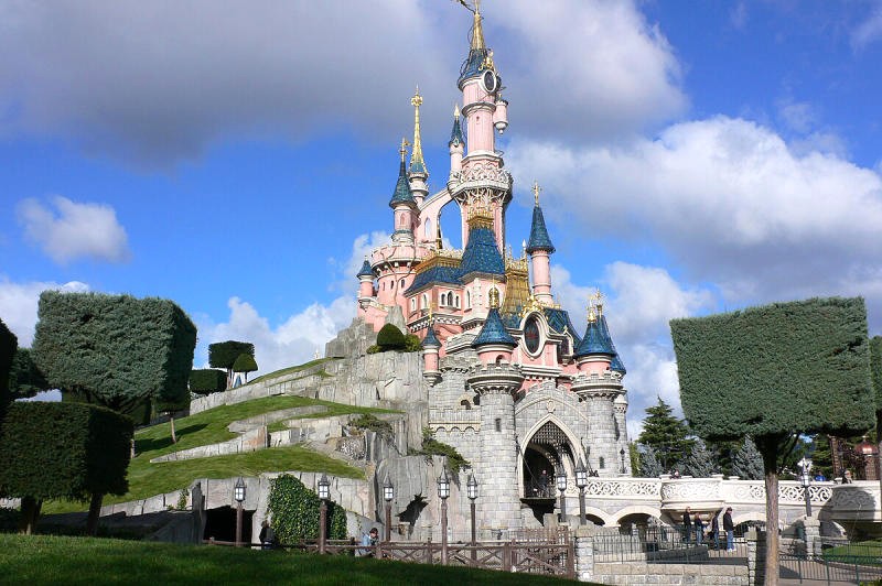 Disneyland Paris: Khu nghỉ dưỡng giải trí rộng lớn, đầy trải nghiệm thú vị. (Ảnh: Wikipedia)