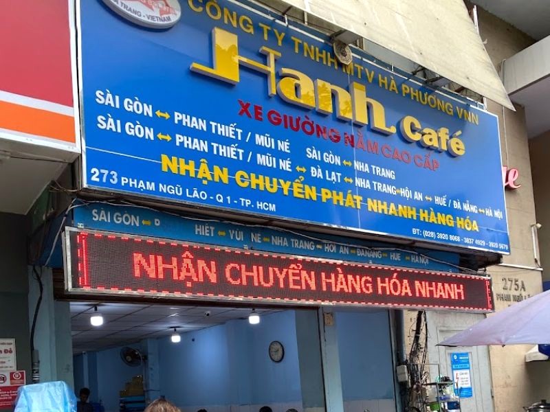 Nhà xe Hạnh Cafe: Nhiều tuyến đường đa dạng. (Ảnh: Konstantin Lelyak)