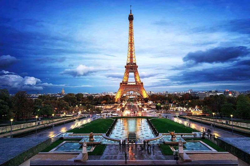 Tháp Eiffel: Kiến trúc độc đáo, lịch sử hào hùng. (Ảnh: travelandleisure)