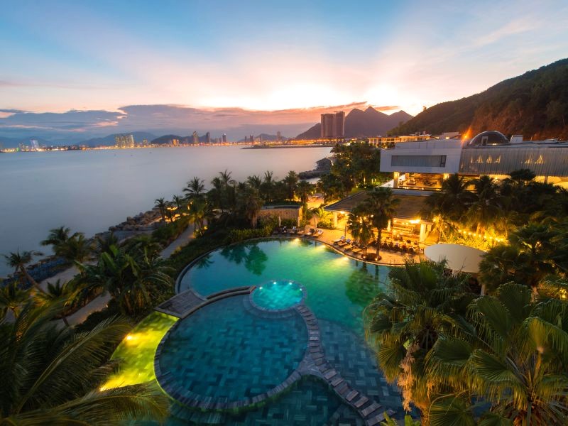 Alibu Resort Nha Trang, 5 sao, cách trung tâm thành phố 8km.