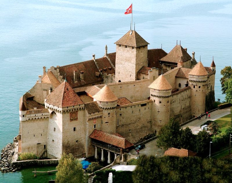 Lâu đài Chillon, với lịch sử từ thời La Mã, là nguồn cảm hứng bất tận cho các nhà văn.