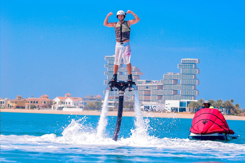 Flyboard: Trò chơi nước mạo hiểm thu hút tín đồ adrenaline.