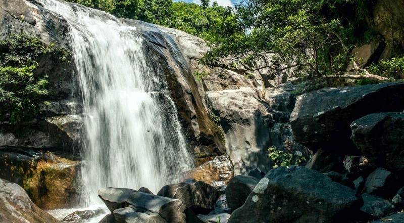 Hố Giang Thơm như bức tranh thủy mặc hùng vĩ, in dấu núi non trùng điệp.