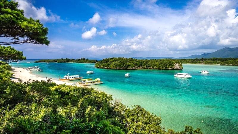 Nằm giữa vùng biển Đông xinh đẹp, Ishigaki cách Tokyo khoảng 2000 km. (Ảnh: nz.kayak)