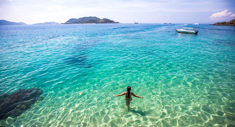 Nha Trang: Biển xanh, êm đềm.