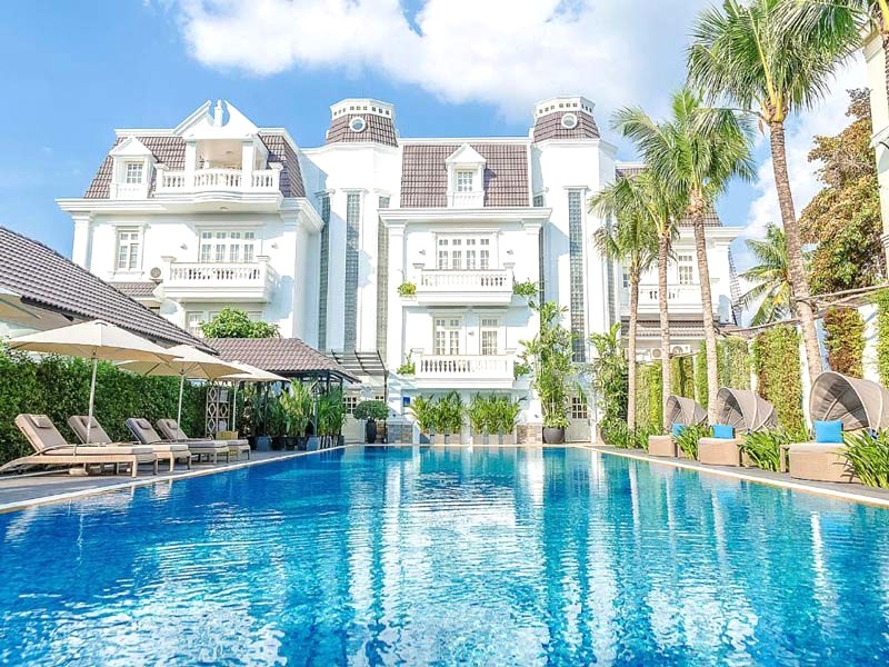 Hồ bơi rộng Villa Song Saigon