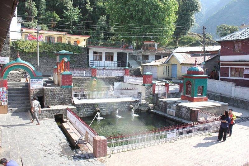 Đền Bhagsunath, nơi thờ thần Shiva, là một ngôi đền Hindu cổ kính gần McLeod Ganj.