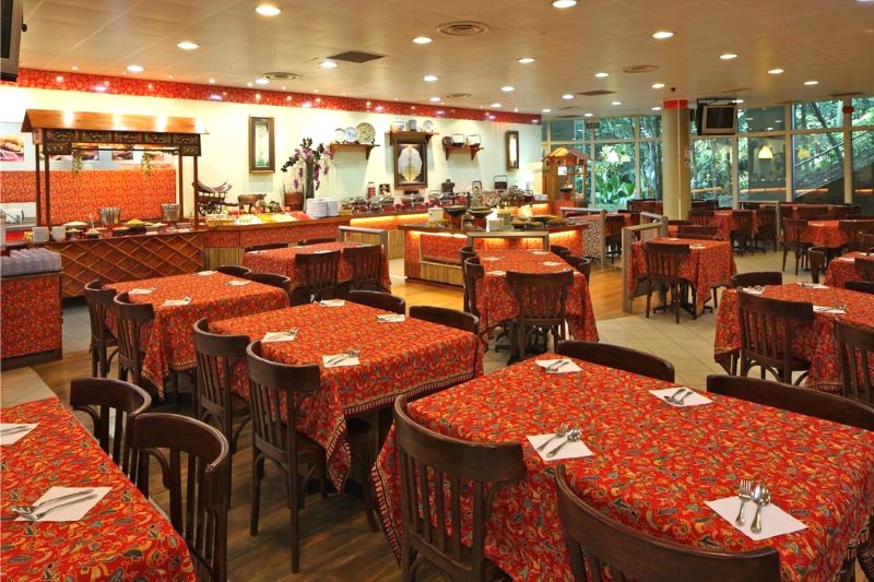 Chilli Padi Nonya Restaurant đưa bạn ngược dòng thời gian về Singapore xưa với không gian cổ điển và món Nyonya truyền thống. (168 kí tự)