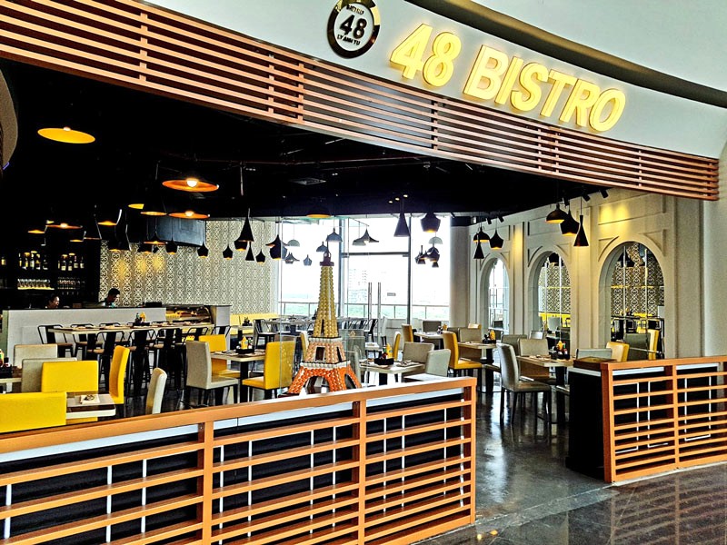 48 Bistro: Siêu đông khách tại Crescent Mall.