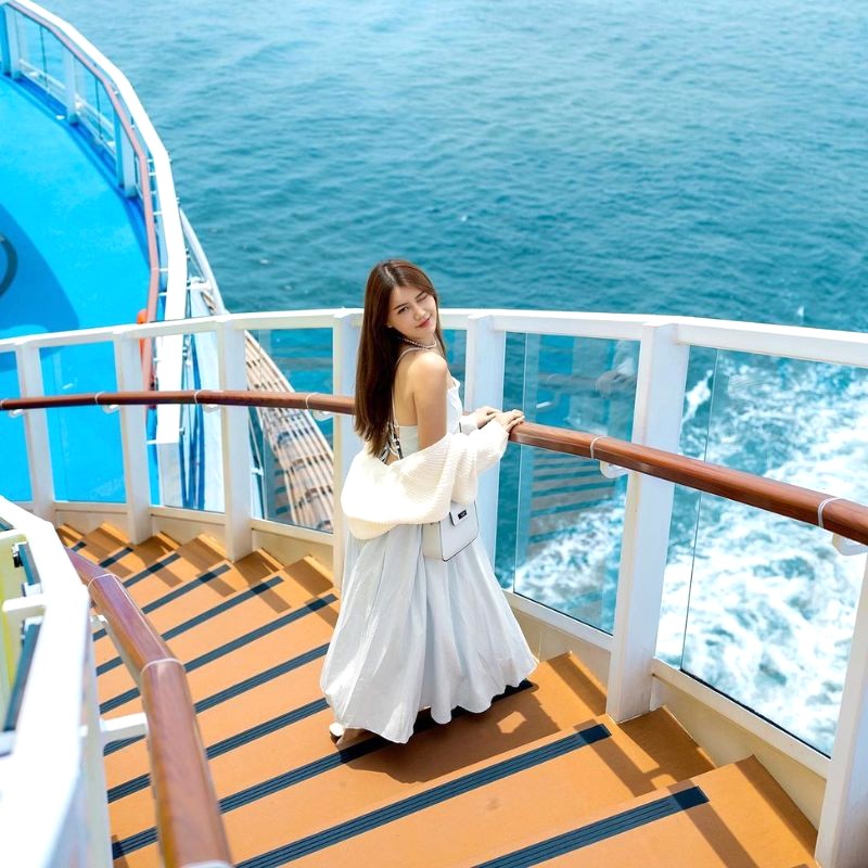 Chuẩn bị outfit đẹp, check-in thả ga cùng Spectrum of the Seas!