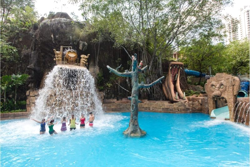 Sunway Lost Lagoon tái hiện nền văn minh cổ ẩn giấu trong khu rừng nhiệt đới, mang đến trải nghiệm phiêu lưu đầy hấp dẫn. (Ảnh: nickalive)