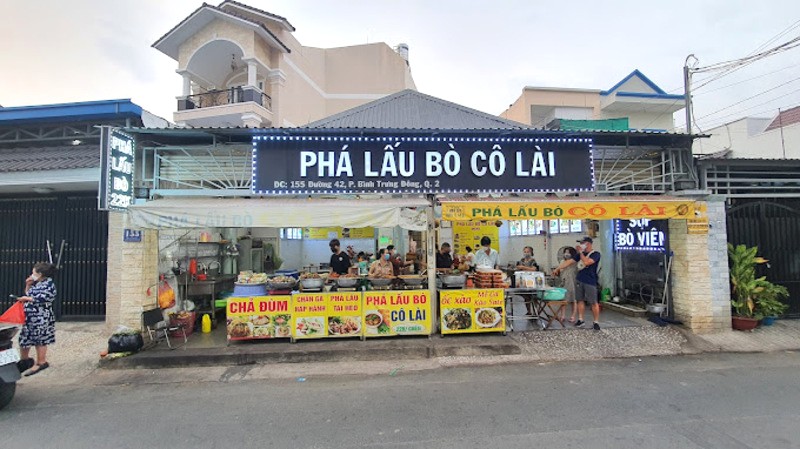 Phá lấu bò Cô Lài (số 42) nức tiếng với hương vị thơm ngon, hấp dẫn thực khách.