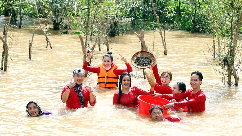 Trải nghiệm trò chơi dân gian vui nhộn tại Cồn Phụng.