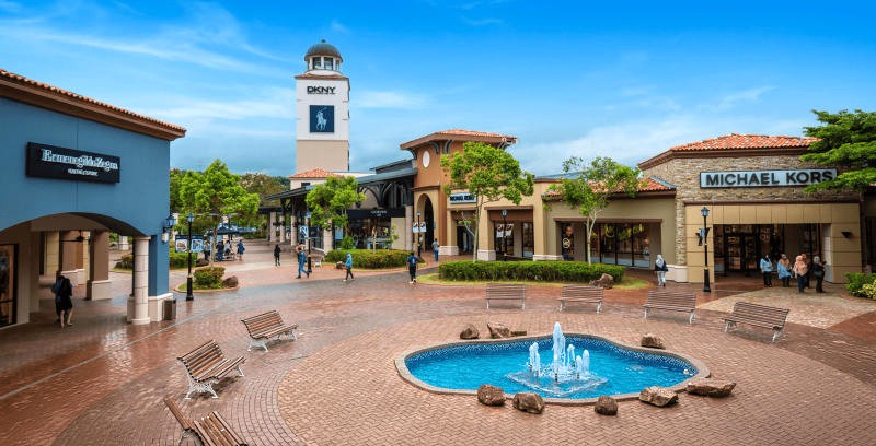 Thỏa sức mua sắm tại Johor Premium Outlets.