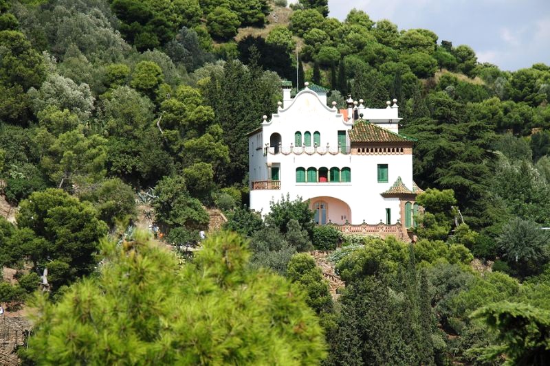 Casa Trias, biệt thự duy nhất còn lại trong khuôn viên Park Güell. (Ảnh: Ferad Zyulkyarov)