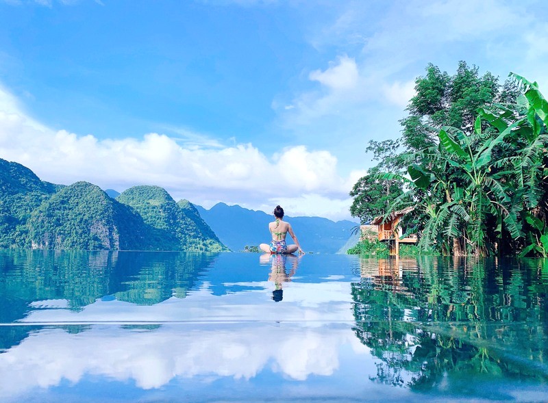 Bể bơi vô cực Pu Luong Natura, view ruộng bậc thang.