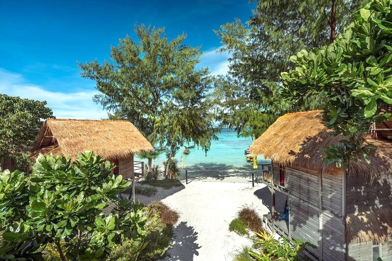 Bãi biển tuyệt đẹp tại Castaway Resort.