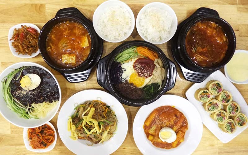 Hallyu Korean Fast Food: Nét Hàn thu hút thực khách.