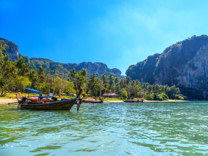 Phuket: Điểm đến lý tưởng cho mọi chuyến đi. 🏝️ #Phuket #DuLịch