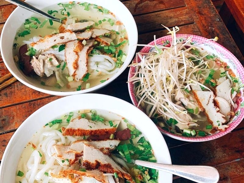 Bánh canh chả cá thu thơm ngon hấp dẫn. (Ảnh: VinWonders)