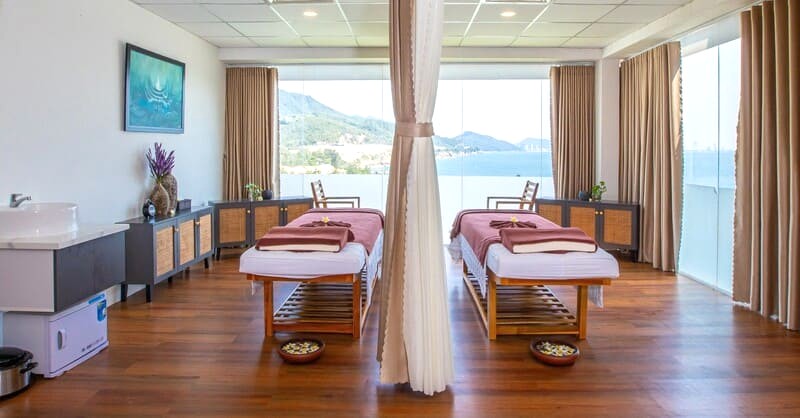 Casa Marina Resort không chỉ mang đến chỗ ở tiện nghi mà còn là điểm đến thư giãn với spa và liệu pháp đặc biệt.