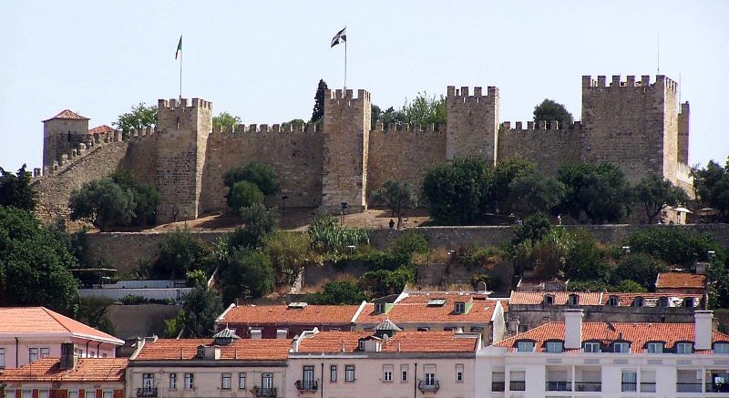 Lâu đài Sao Jorge, xưa là pháo đài, nay là địa điểm du lịch nổi tiếng ở Lisbon.