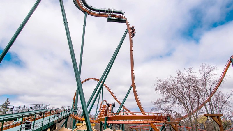 Yukon Striker: Tàu lượn siêu tốc lao xuống nhanh nhất thế giới!