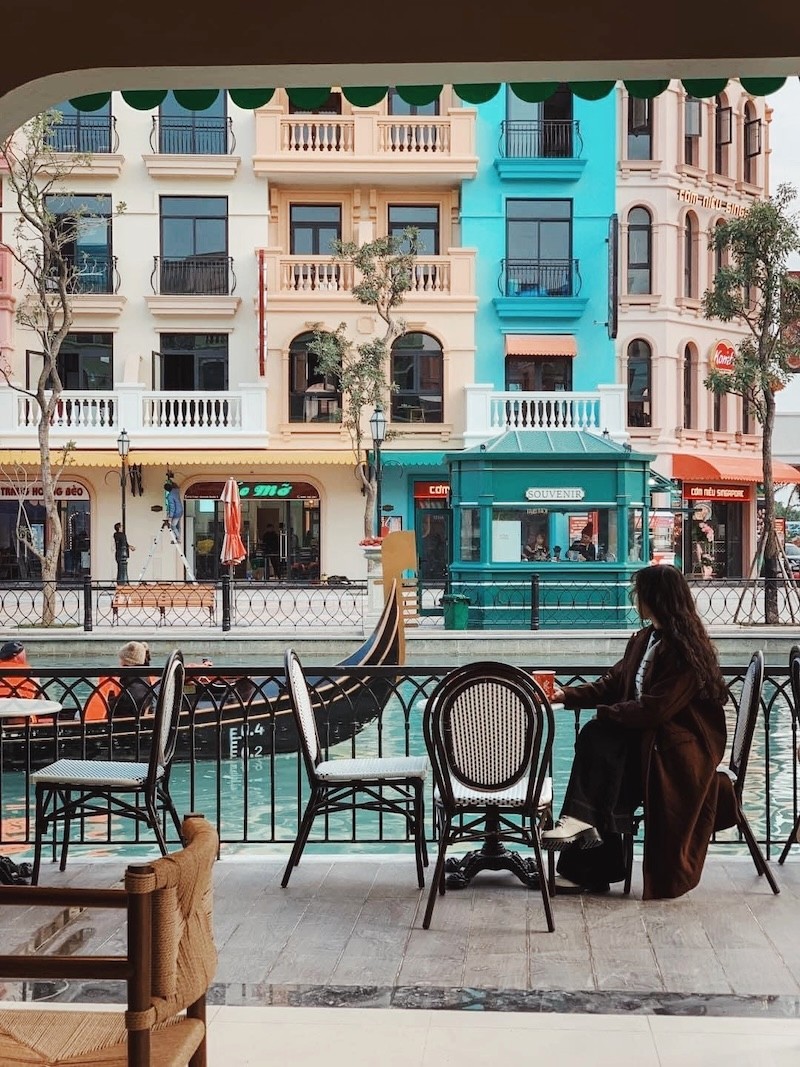 Dùng bữa bên kênh Venice, trải nghiệm khó quên!