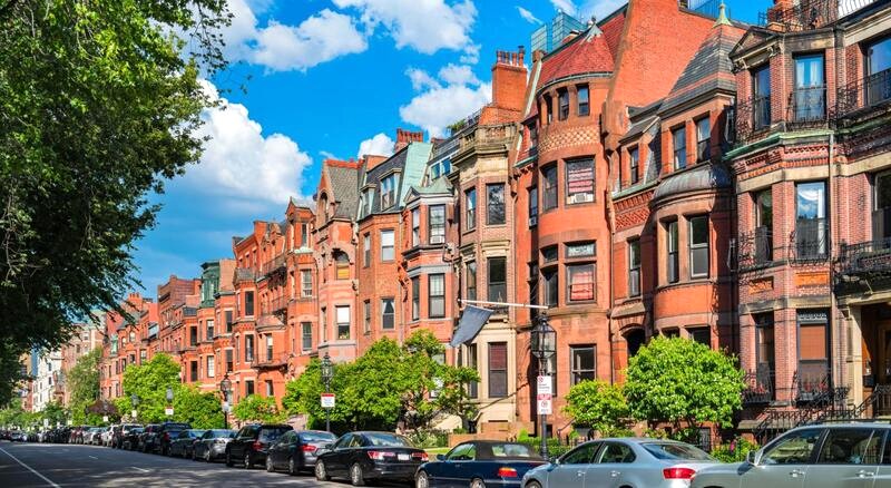 Với nguồn gốc Ý của North End, kiến trúc gạch đặc trưng của Boston và nét quyến rũ của New England, thành phố này toát ra sức hấp dẫn lịch sử và văn hóa ở mọi ngóc ngách.