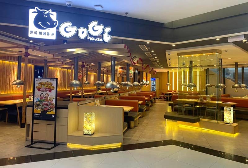 GoGi House sang trọng, tọa lạc trung tâm thương mại.