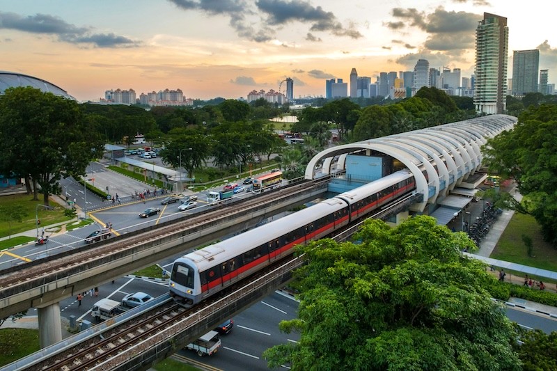 Tiết kiệm chi phí di chuyển ở Singapore với thẻ Singapore Tourist Pass. (Ảnh: Lonely Planet)