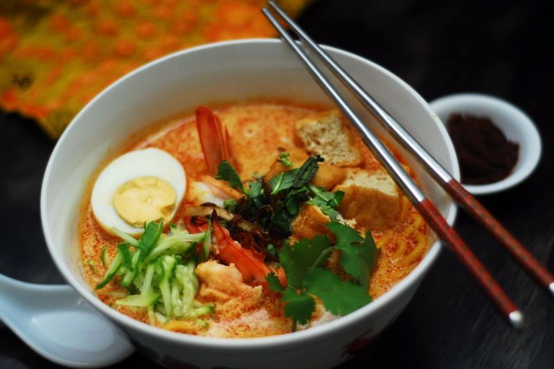 Sốt me chua dịu nhẹ, Nyonya Assam Laksa hấp dẫn ngay từ lần thử đầu tiên. (Ảnh: kuali)