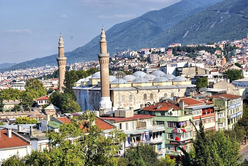 Bursa, thủ đô đầu tiên của Đế chế Ottoman, nổi tiếng với lịch sử hào hùng. (99 kí tự)