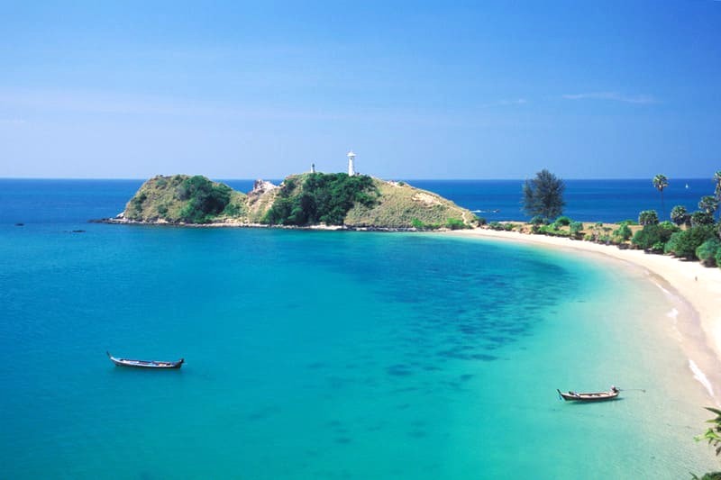 Koh Lanta quyến rũ với hơn 10 bãi biển tuyệt đẹp trải dài ven bờ.