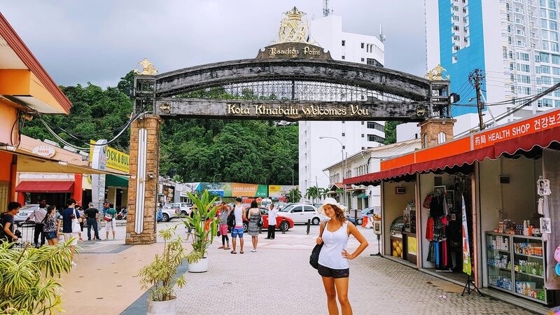 Đi phà từ Kota Kinabalu đến các đảo.