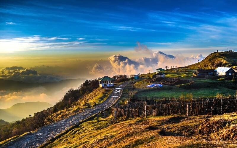 Sikkim: Tu viện thanh bình, thác nước hùng vĩ, hồ băng thơ mộng và núi non trùng điệp, điểm đến lý tưởng để thư giãn. (Ảnh: Nature Canvas Travel)