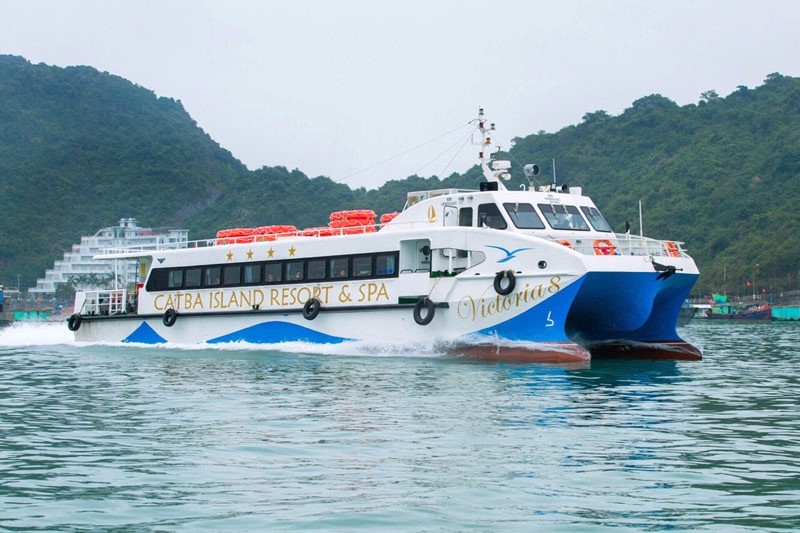 Cát Bà Island Resort & Spa có tàu cao tốc riêng đưa đón khách.