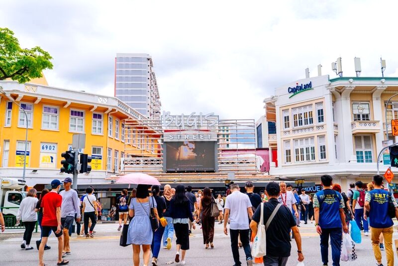 Bugis Street mang màu sắc riêng với chợ, hàng quán và trung tâm thương mại không quá náo nhiệt. (Ảnh: Capitaland)