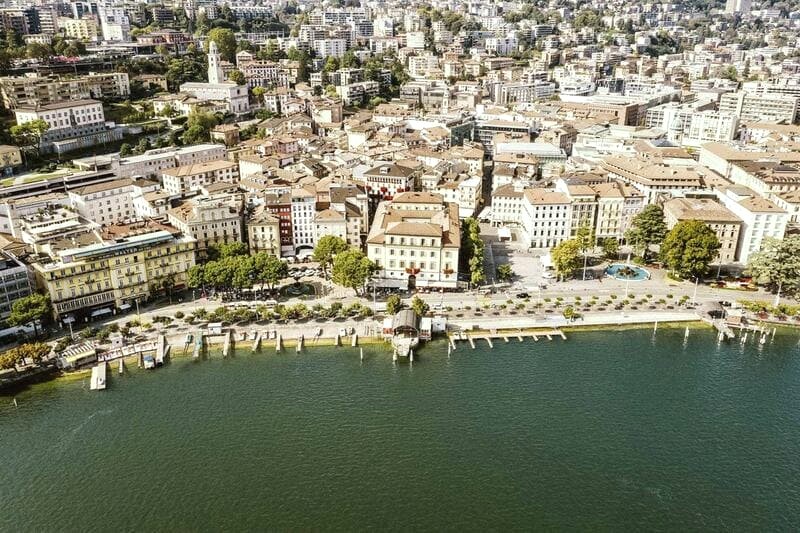 Lugano đẹp bởi văn hóa đậm nét, từ kiến trúc, đời sống thường ngày đến tôn giáo.