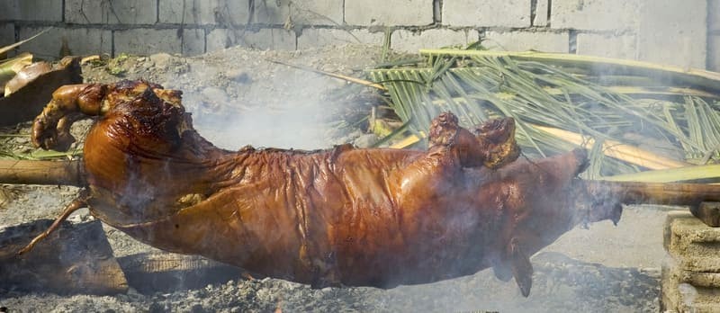 Lechon ngon cần nhiều thời gian chế biến.