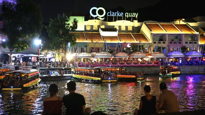 Clarke Quay, Singapore: Nơi vui chơi về đêm với nhiều quán bar và câu lạc bộ.