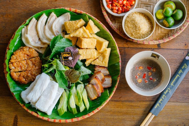 Bún đậu Đậu Homemade hấp dẫn với topping đa dạng, phù hợp khẩu vị mọi người.